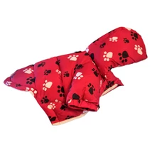 Téli kutyakabát tappancsmintával – piros színben, kapucnival M-es méret